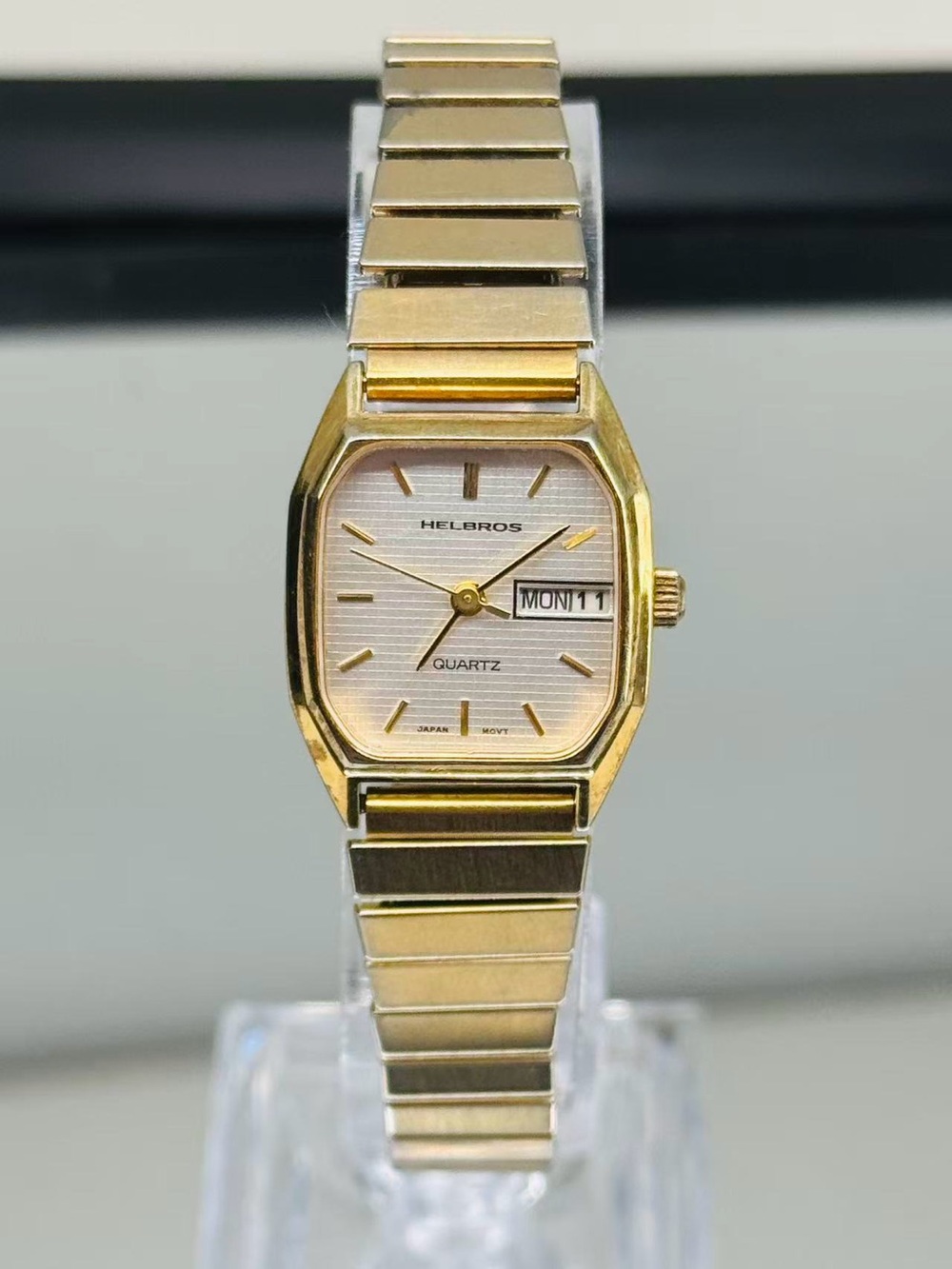 Vintage Helbros Quartz Women’s Watch Gold Tone Day Date Stretch Band New Battery
